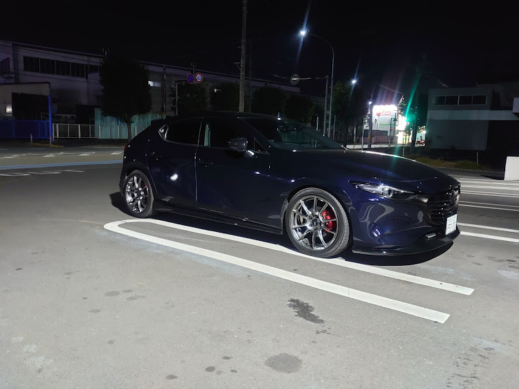 MAZDA3のMAZDA3・ディープクリスタルブルーマイカ・ドライブに関するカスタム事例の投稿画像1枚目