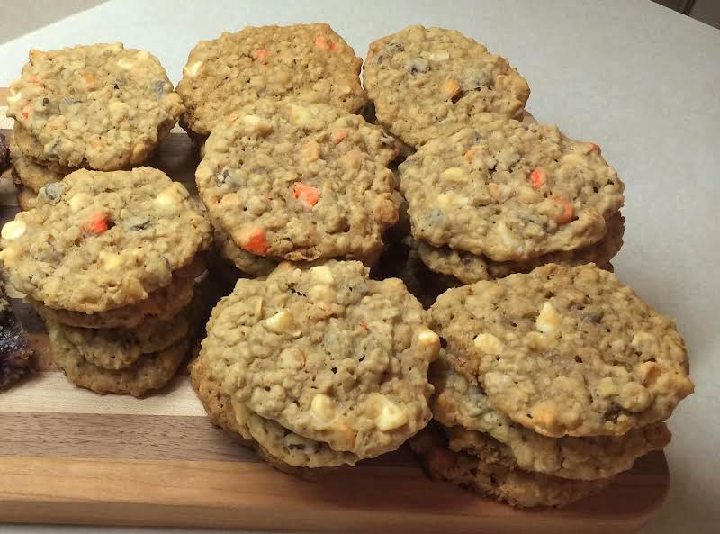 Mom's Carmel Chocolate Chip Oatmeal Cookies