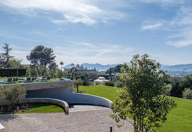 Propriété avec piscine et jardin 2