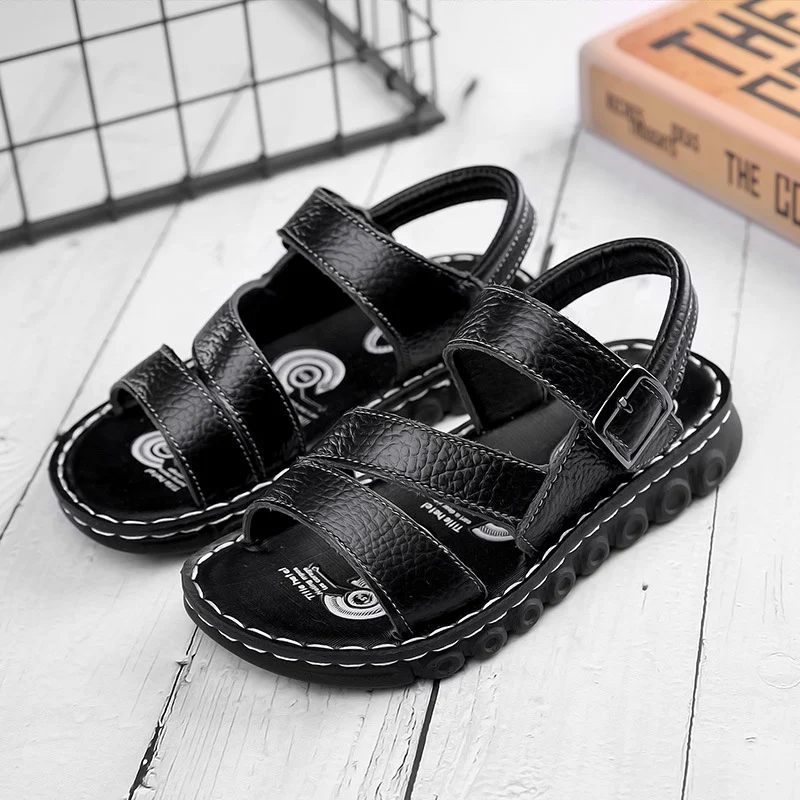 Sandalias infantiles suaves y sencillas de punta abierta, cómodas y modernas para niños. Perfectas para el verano, ligeras y fáciles de poner.