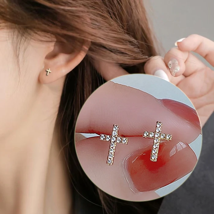 Boucles d'oreilles croix en acier inoxydable 2024 nouvelle mode, cadeau anniversaire et anniversaire pour femme, petit bijou élégant
