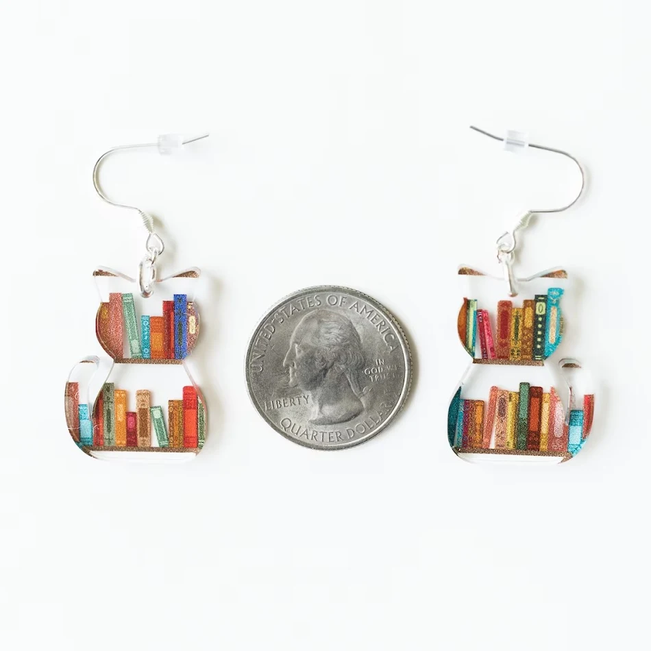 Brincos de acrílico de animais clássicos, estante de livros e gato, joias de moda que adicionam um toque divertido e elegante ao seu visual.