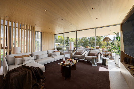 Villa with pool and garden 4