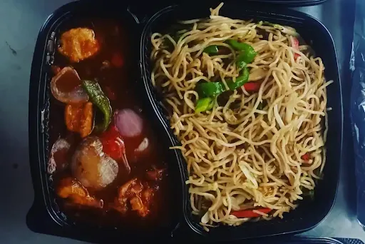 Chilli Paneer With Veg Noodles