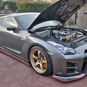 NISSAN GT-R