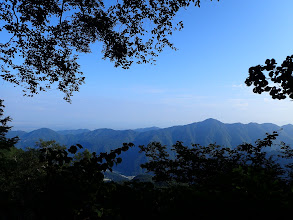 大辻山（右のピーク）と同じ高さに