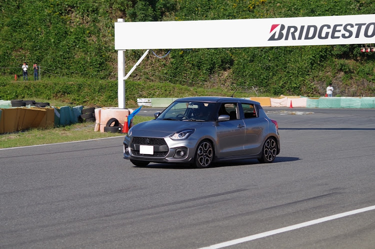 スイフトスポーツのスイフトスポーツ・zc33sに関するカスタム事例の投稿画像1枚目