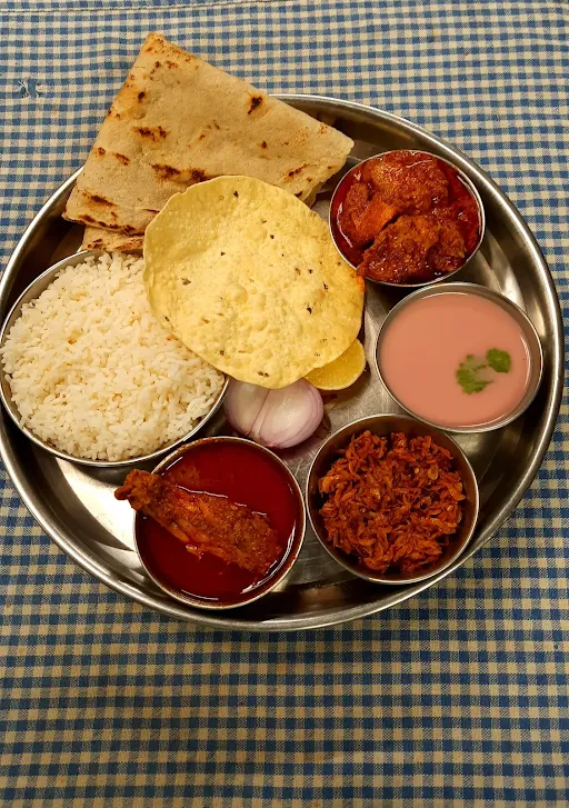 Chicken SukhaThali With Bhakri