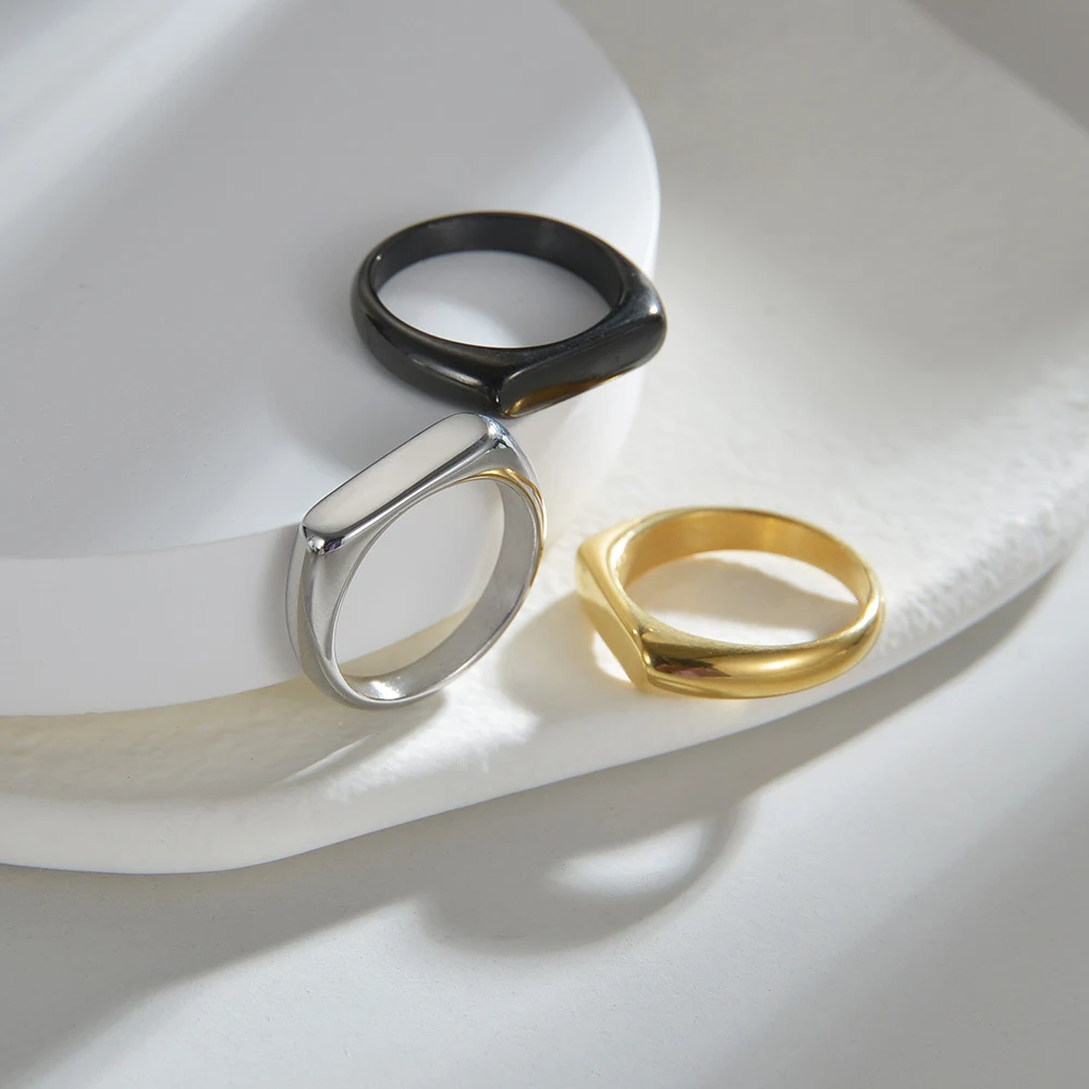 Title 3, Bague populaire en acier titane pour femmes. Él...