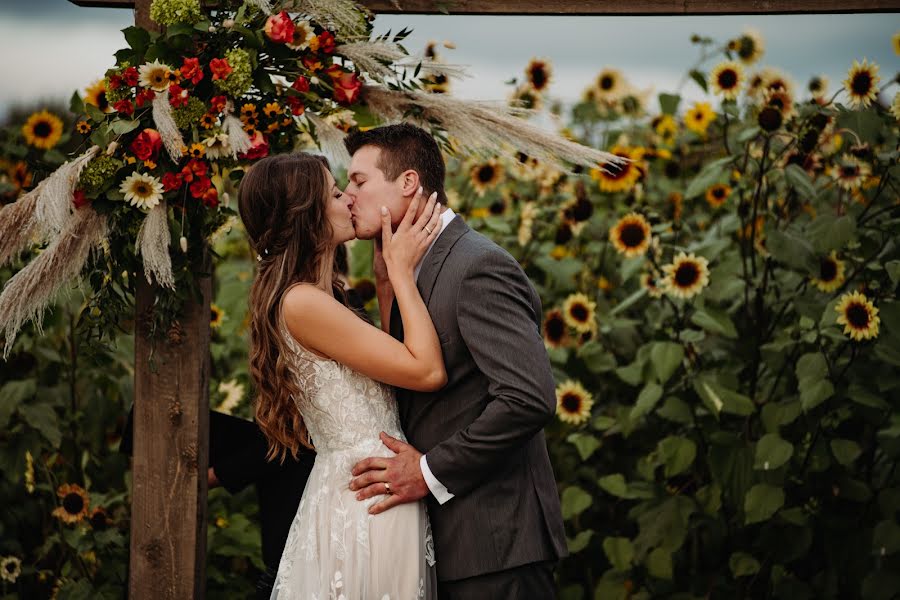 Wedding photographer Jamie Schroeder (hellolovely). Photo of 10 December 2022