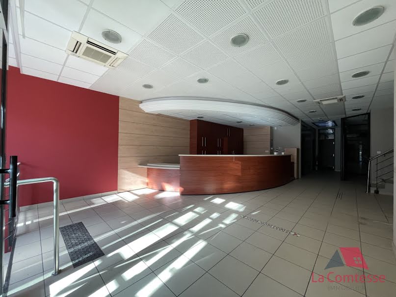 Location  locaux professionnels  241.1 m² à Aubagne (13400), 3 015 €