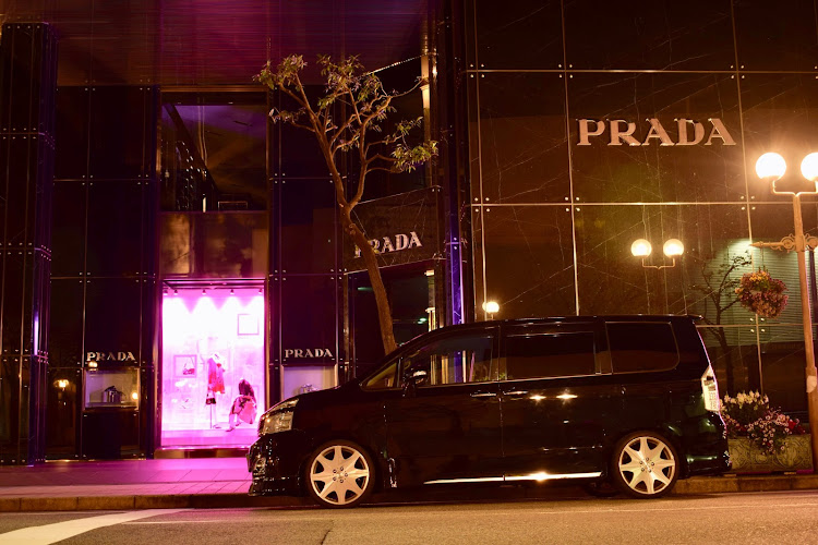 ヴォクシーのNoTorious〓・PRADAに関するカスタム事例の投稿画像2枚目