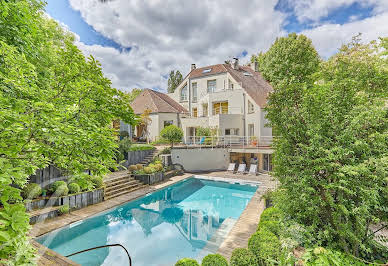 Propriété avec piscine et jardin 14