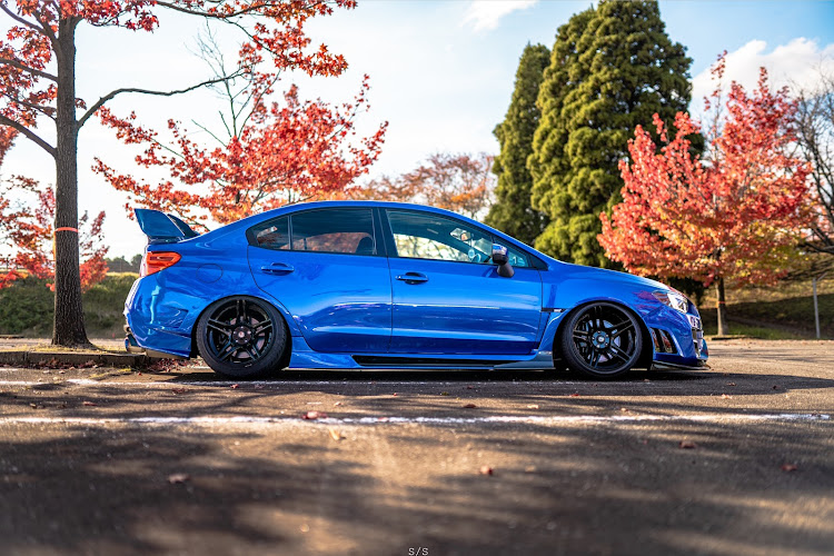 WRX STIのvaris・cosmis・326power・紅葉と愛車に関するカスタム事例の投稿画像3枚目