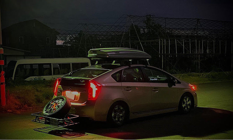 プリウスのUSDM・LHD・THULE・ヒッチカーゴ・dolce DC20に関するカスタム事例の投稿画像1枚目