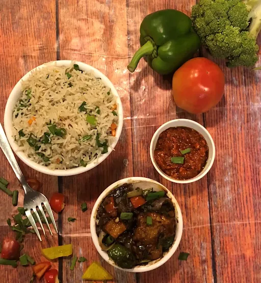 Paneer Chilli [7 Pieces] With Veg Fried Rice [650 Ml]