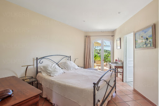 Villa avec piscine et terrasse 5