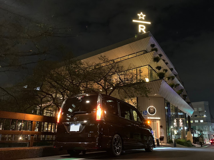 セレナの愛車とスタバに関するカスタム事例の投稿画像1枚目