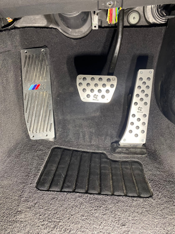 M3 クーペのブレーキペダル交換・左足ブレーキに向けて？・箱根美術館・仙石原すすき草原・紅葉に関するカスタム事例の投稿画像6枚目