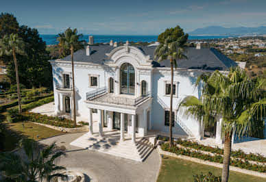 Villa with pool and garden 2