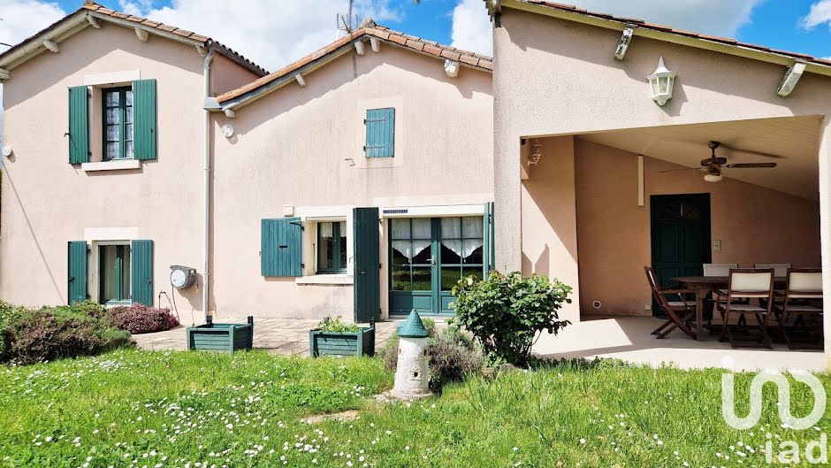 Vente maison 7 pièces 190 m² à Mervent (85200), 219 000 €