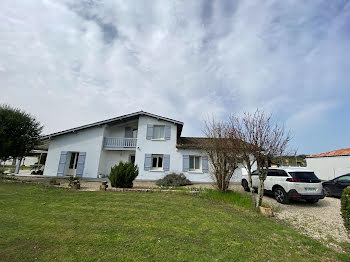 maison à Saint-Pierre-d'Aurillac (33)