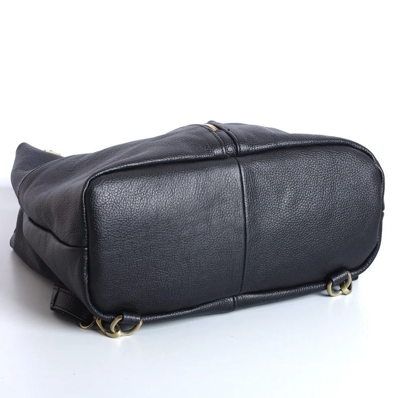Mode handtas van top laag rundleer. Duurzame kwaliteit, stijlvol design. Een perfecte accessoire om je dagelijkse look te complementeren en je stijl te benadrukken.