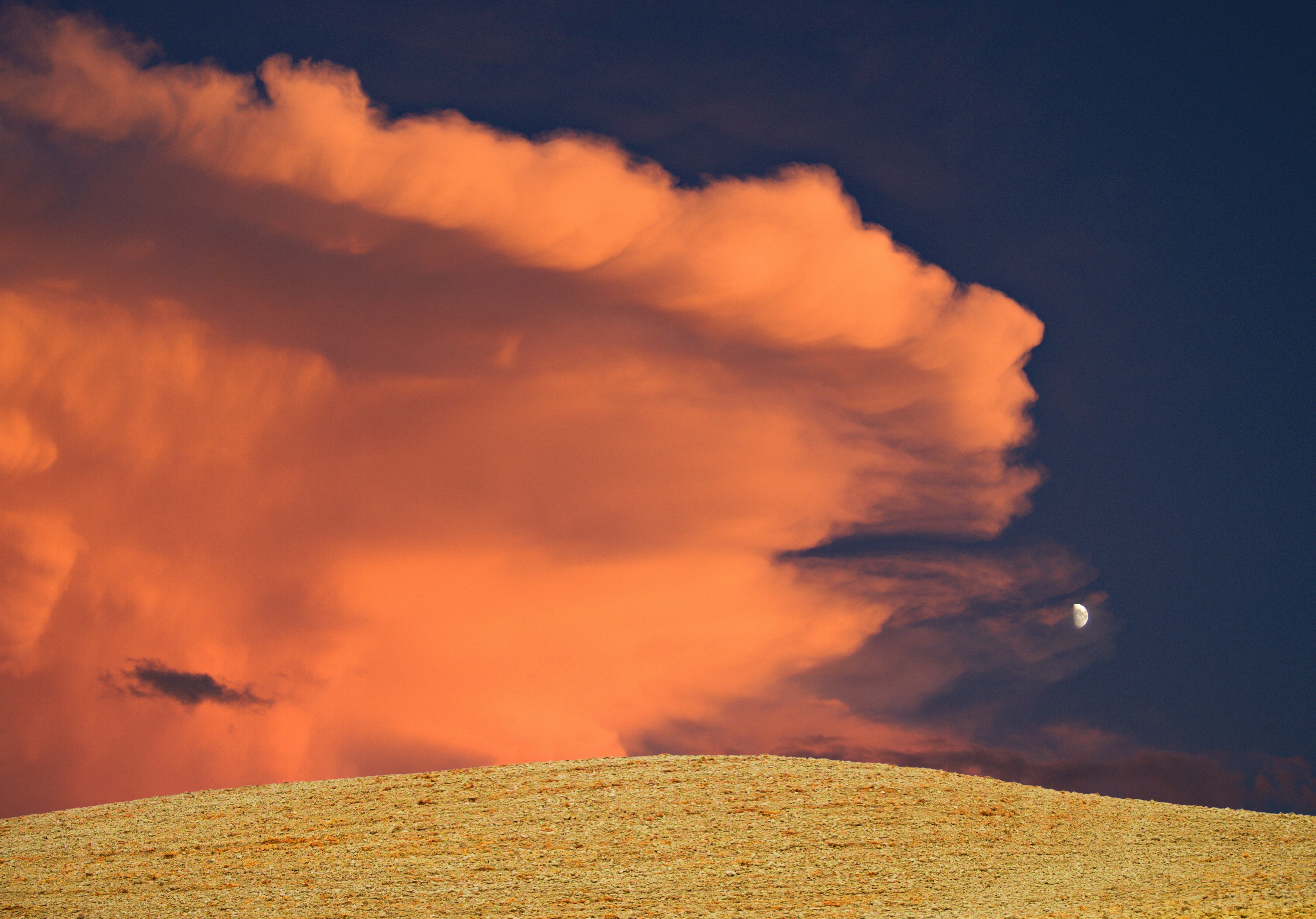 La nuvola, la Luna e la collina di gaspare_aita