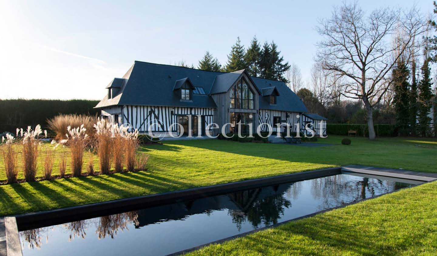 House with pool Saint-Etienne-la-Thillaye