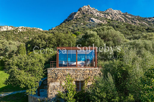 Villa avec piscine en bord de mer 4