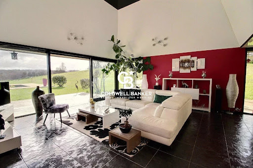 House with pool and garden 5