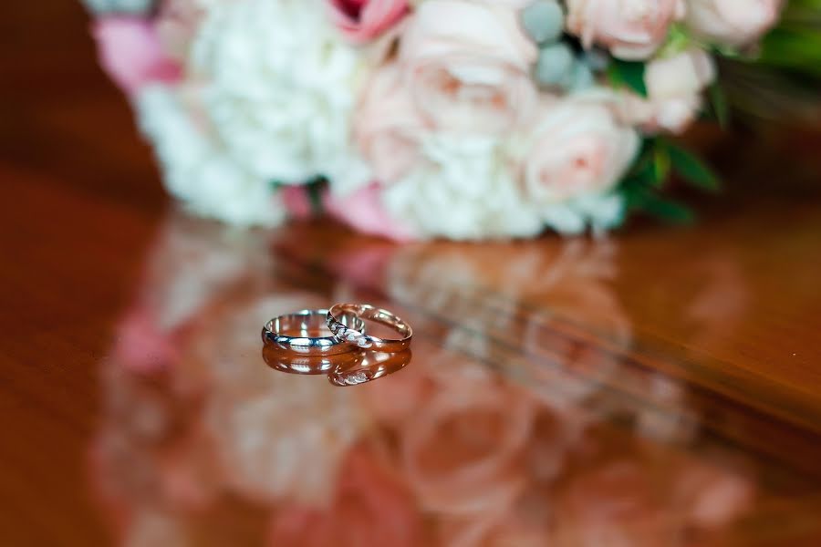 Fotógrafo de casamento Yuliya Borisova (juliasweetkadr). Foto de 11 de março 2018