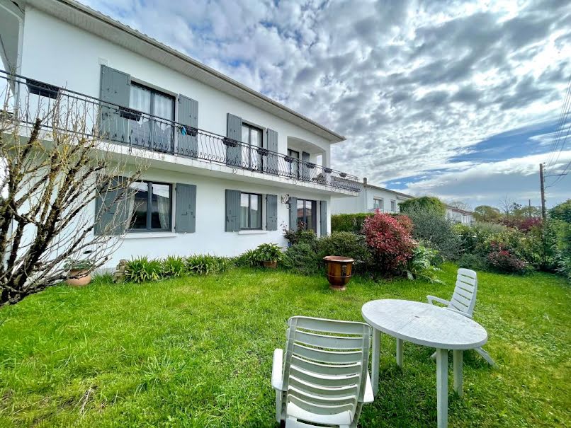 Vente maison 6 pièces 171 m² à Saintes (17100), 379 800 €