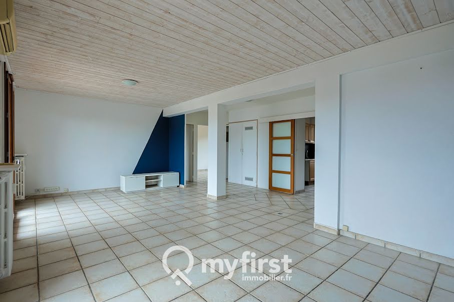 Location  appartement 3 pièces 77 m² à Toulon (83000), 850 €