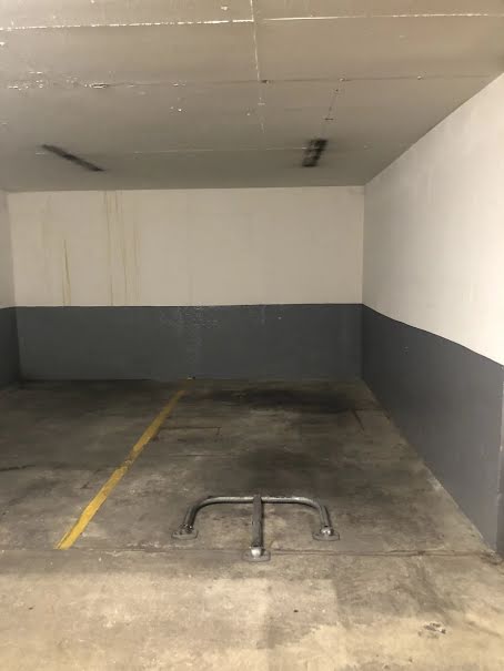 Vente parking  11 m² à Paris 8ème (75008), 37 900 €