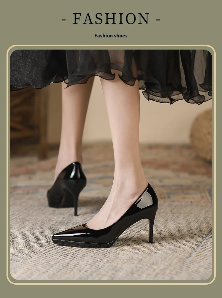 Title 8, Escarpins à talons aiguilles pointus et échancr...