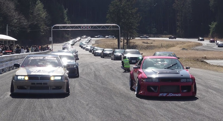 スカイラインのr33・3月もよろしくお願いします・ドライブ・オフ会・33の日に関するカスタム事例の投稿画像3枚目
