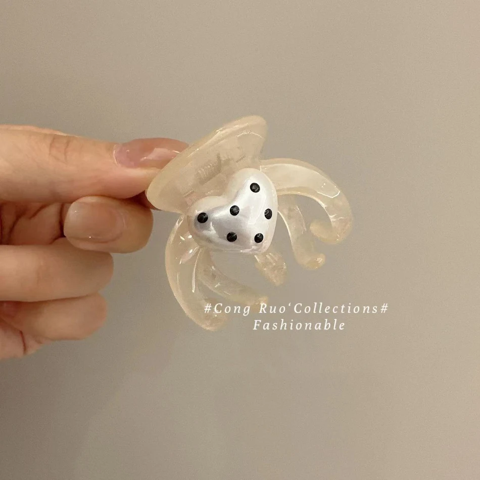 Épingle à cheveux en forme de cœur à pois, accessoire féminin. Ornez votre coiffure d'une touche romantique et craquante, facile à porter.