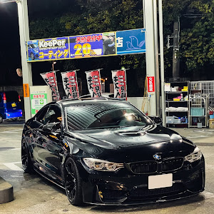 M4 クーペ F82