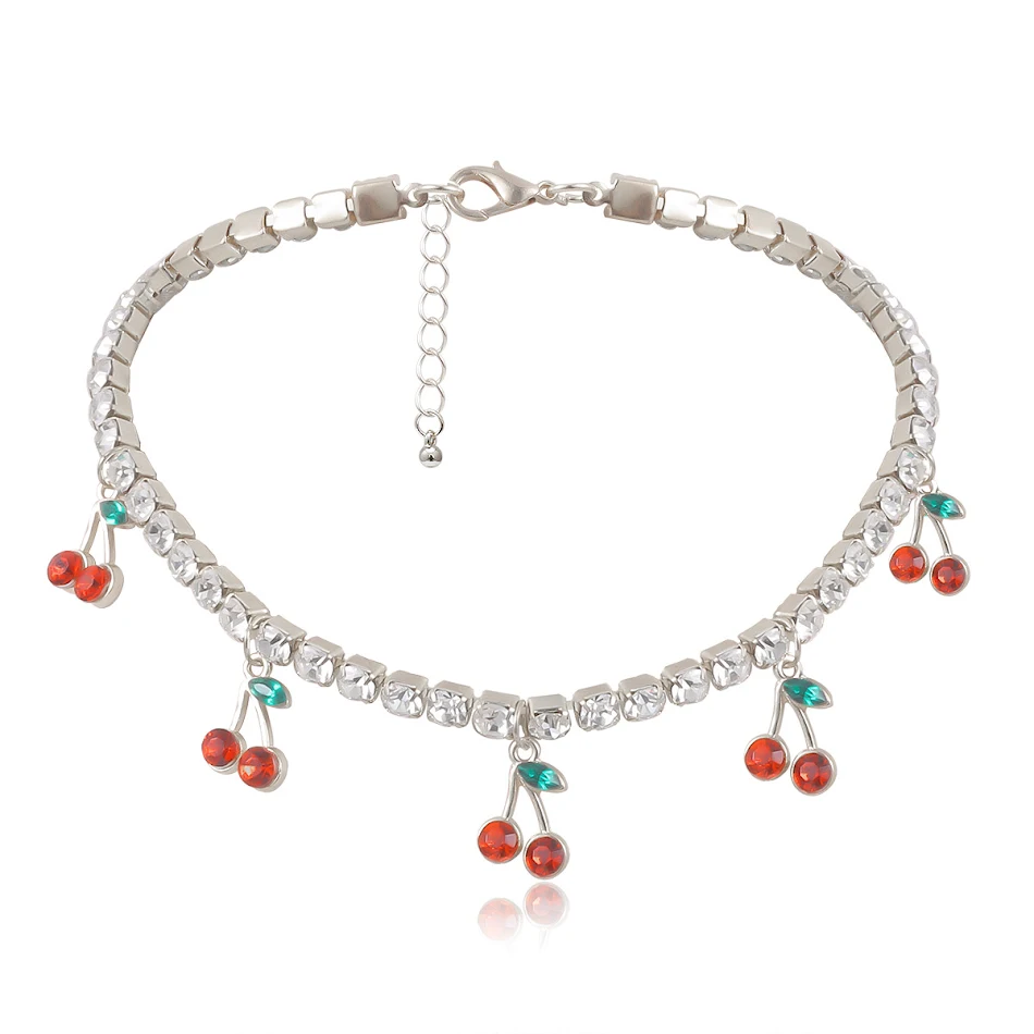 Collar con colgante de cereza geométrica dulce para mujer, pequeño, de moda. Un accesorio elegante que añade un toque juguetón a tu look.