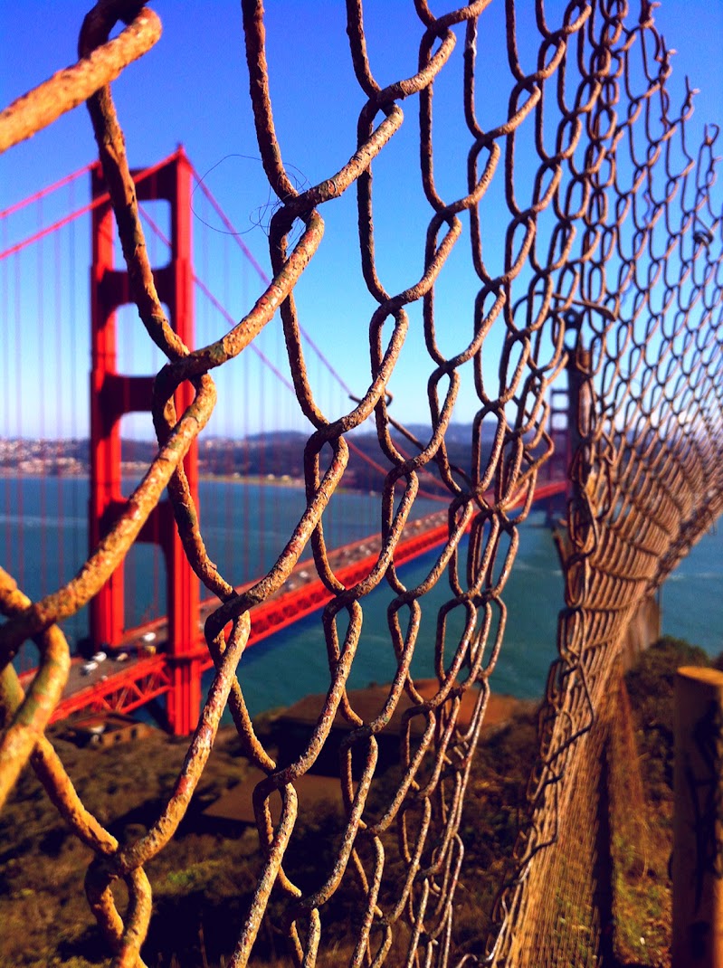  Hole in the fence. di utente cancellato