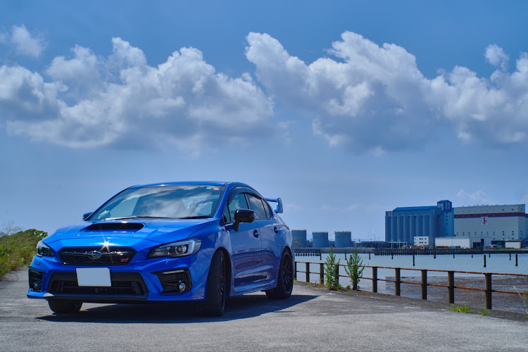 WRX STIの快晴の青空に関するカスタム事例の投稿画像1枚目