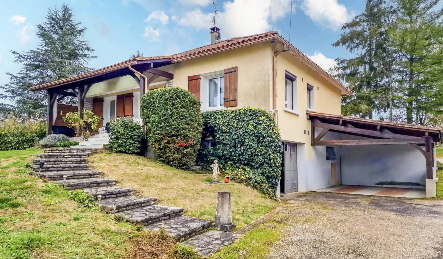 Maison avec jardin et terrasse Atur