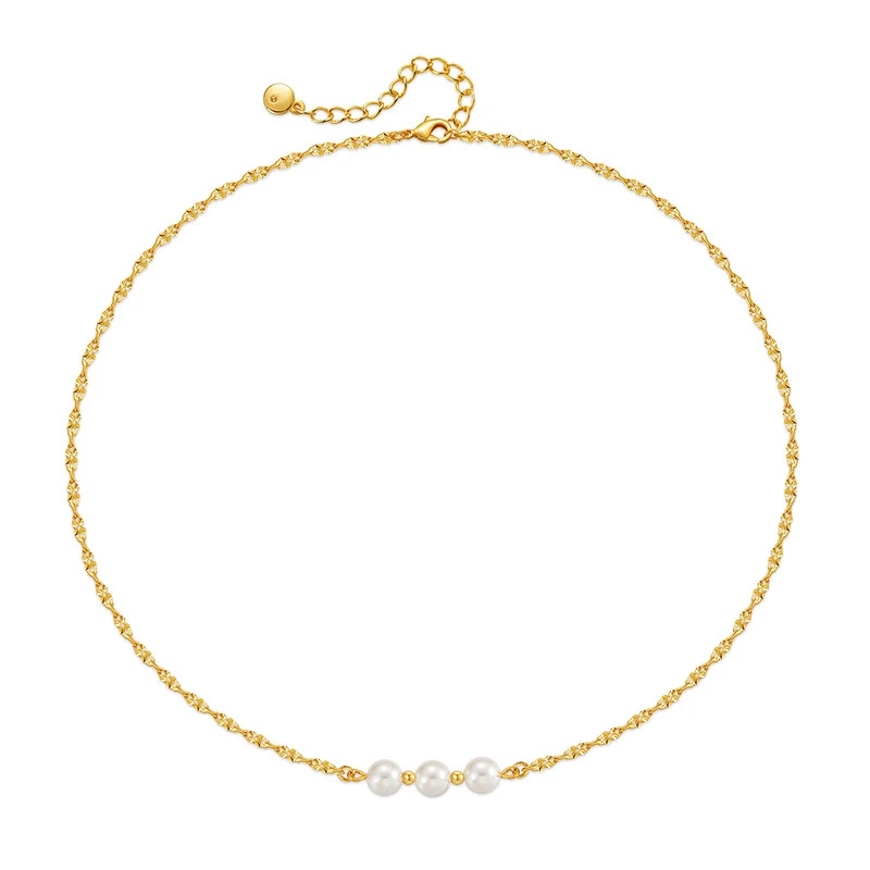 Collier 18k avec plaquage cuivre perlé au design léger et luxueux. Sublimez votre tenue avec ce bijou raffiné pour une élégance intemporelle.