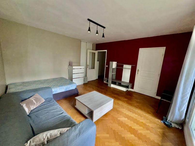 Location meublée appartement 1 pièce 29 m² à Le Plessis-Robinson (92350), 950 €