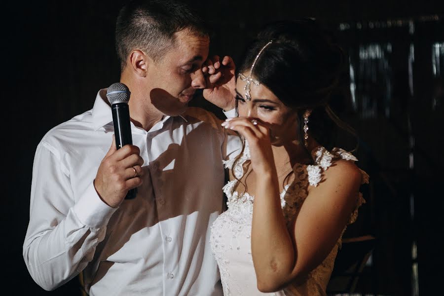 Fotógrafo de casamento Anya Smetanina (smetanaana). Foto de 19 de março 2018