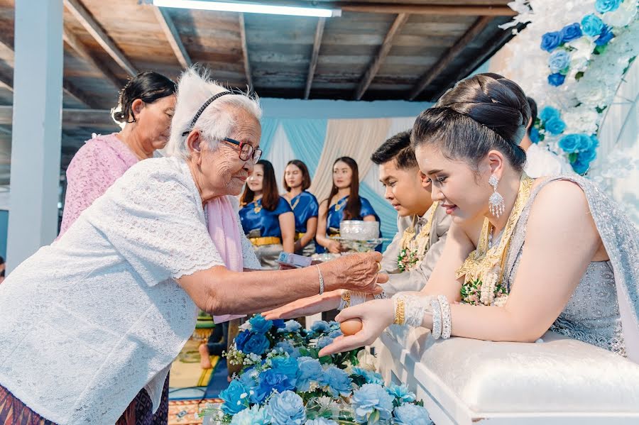 Fotografo di matrimoni Piroon Rukthongchai (tikpixs). Foto del 8 settembre 2020