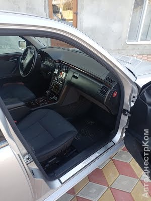 продам авто Mercedes E 220 E-klasse (W210) фото 3