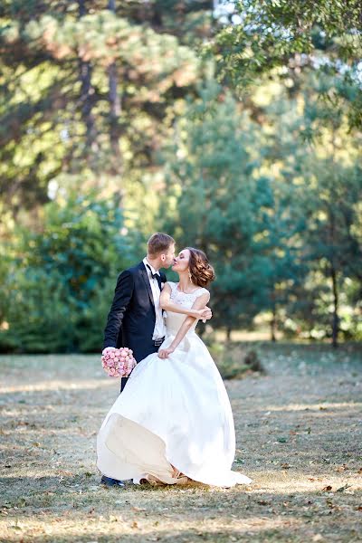 Fotógrafo de casamento Roman Gukov (grom13). Foto de 16 de fevereiro 2018