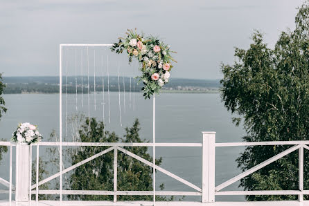 Fotógrafo de casamento Vladimir Smetnev (smetnev). Foto de 19 de fevereiro 2022